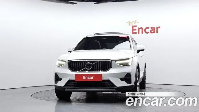 Volvo XC40 — Фото автомобиля 3