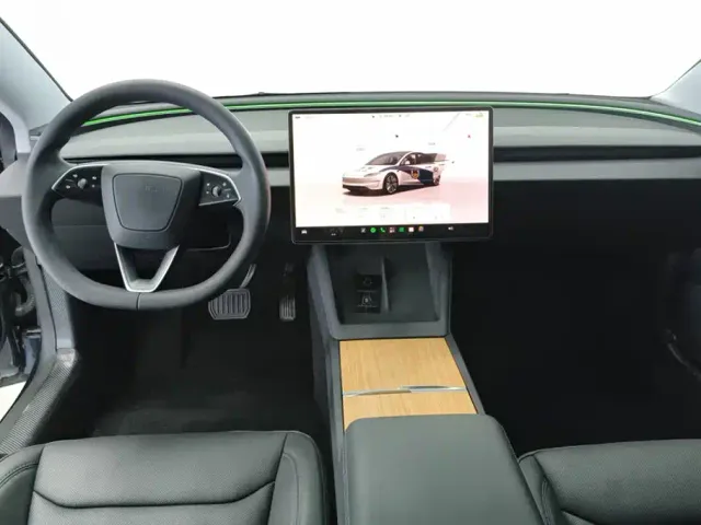 Tesla Model 3 — Фото автомобиля 12