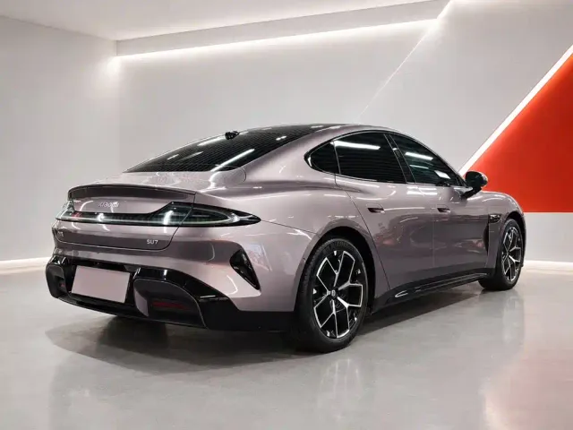 Xiaomi SU7 — Фото автомобиля 4