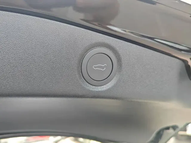Tesla Model 3 — Фото автомобиля 20