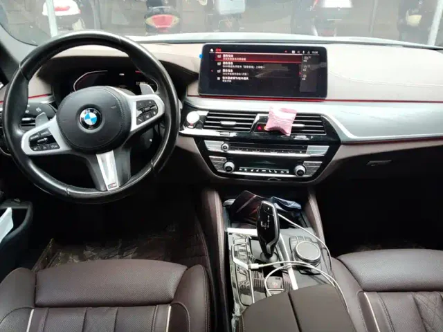 BMW 5 Series — Фото автомобиля 12