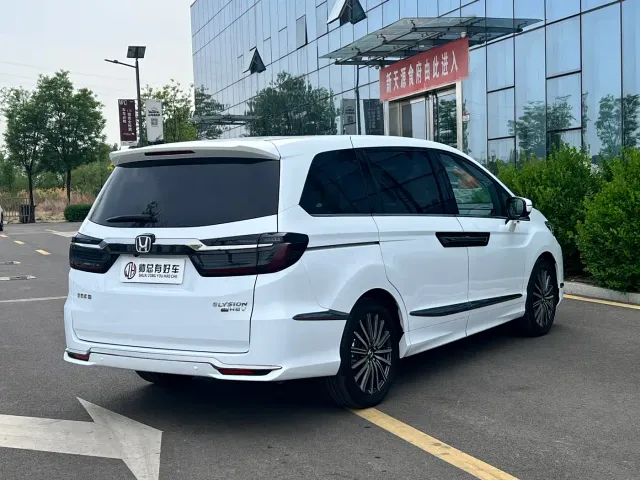 Honda Elysion — Фото автомобиля 6
