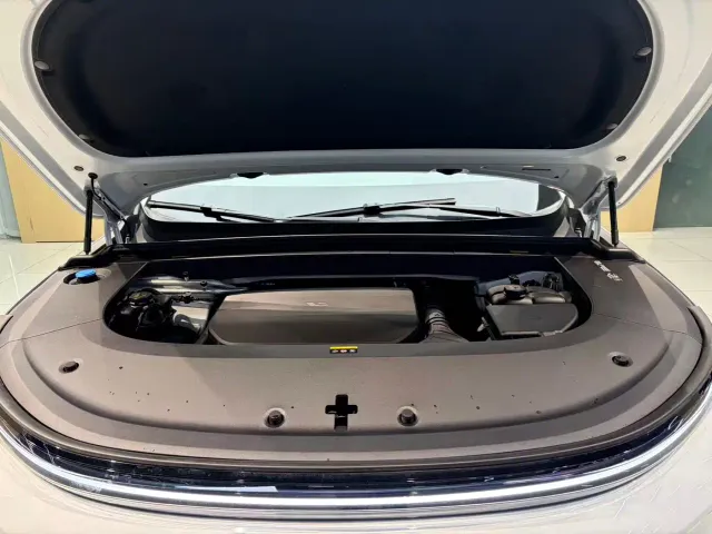 Li Auto Li Auto L6 2025 Max Smart Renewal Edition — Фото автомобиля 6