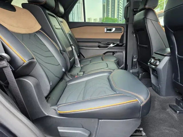 Ford Explorer — Фото автомобиля 11