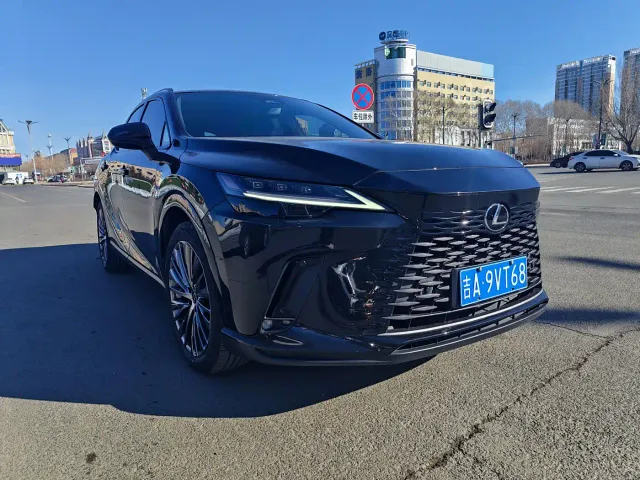 Фотография автомобиля — Lexus RX
