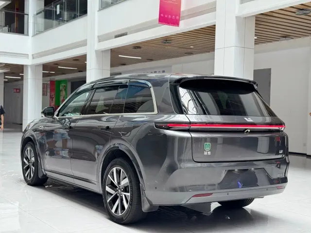 Li Auto L8 — Фото автомобиля 7