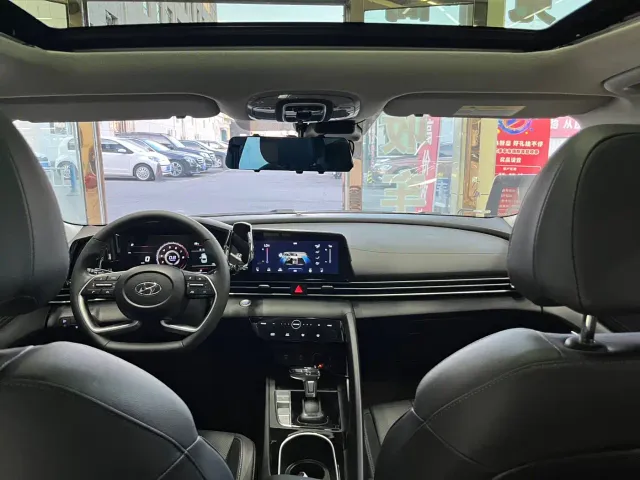 Hyundai Elantra — Фото автомобиля 12