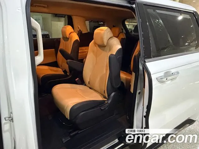 Kia Canival — Фото автомобиля 7