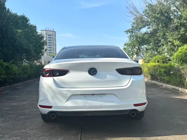 Mazda Axela — Фото автомобиля 5