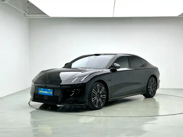 Фотография автомобиля — Lynk & Co 10 EM-P