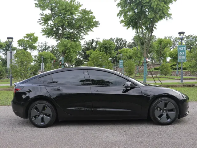 Tesla Model 3 — Фото автомобиля 7