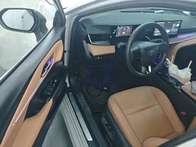 Toyota Camry 2024 Hybrid 2.0HGVP Luxury Edition — Фото автомобиля 15