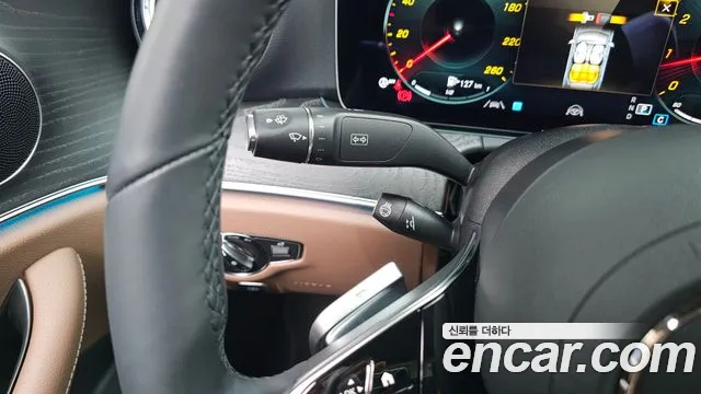 Mercedes-Benz E-Class — Фото автомобиля 27