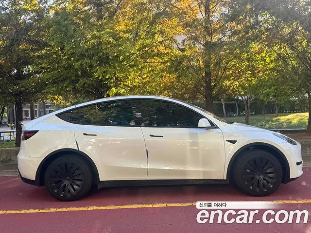 Tesla Model Y — Фото автомобиля 5