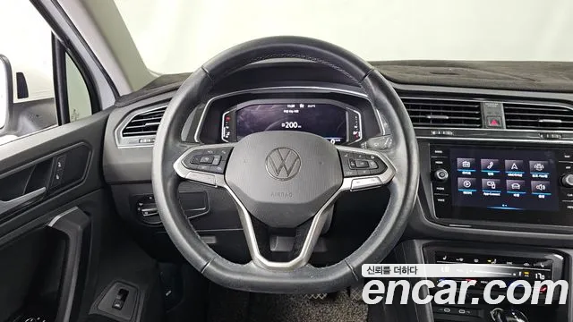 Volkswagen Tiguan Tiguan 2 поколение 2.0 TDI 4Motion Premium — Фото автомобиля 13