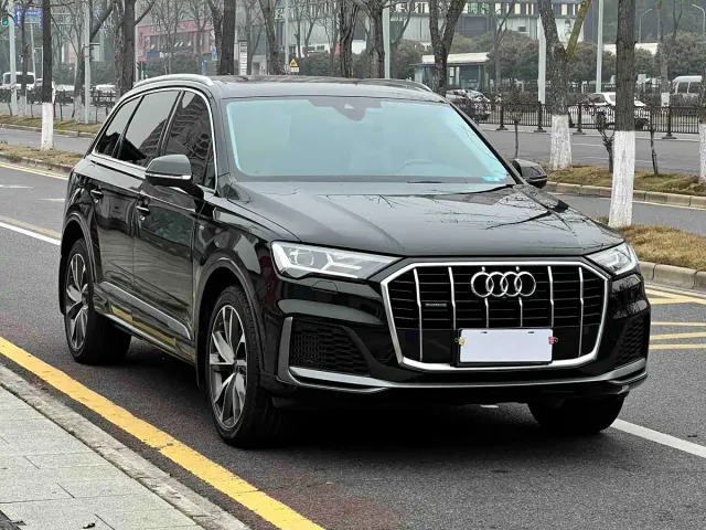 Audi Q7 — Фото автомобиля 3
