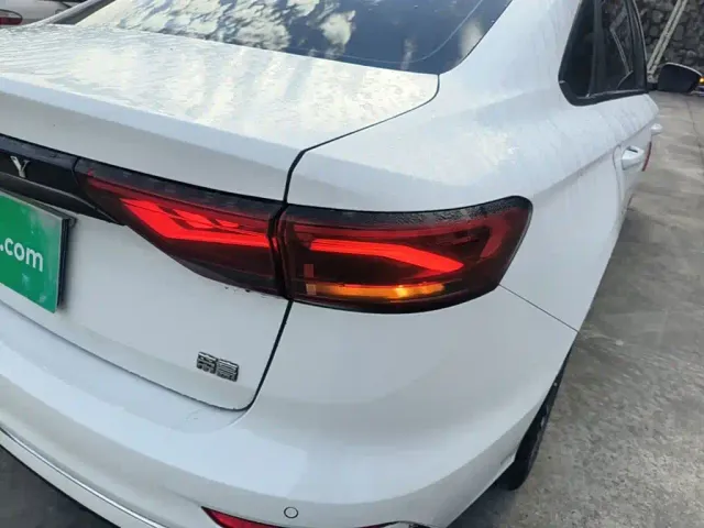 Geely Emgrand — Фото автомобиля 7