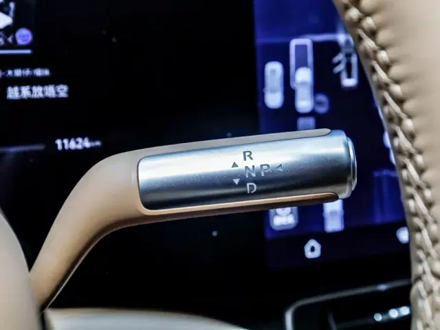 Aito M9 — Фото автомобиля 18