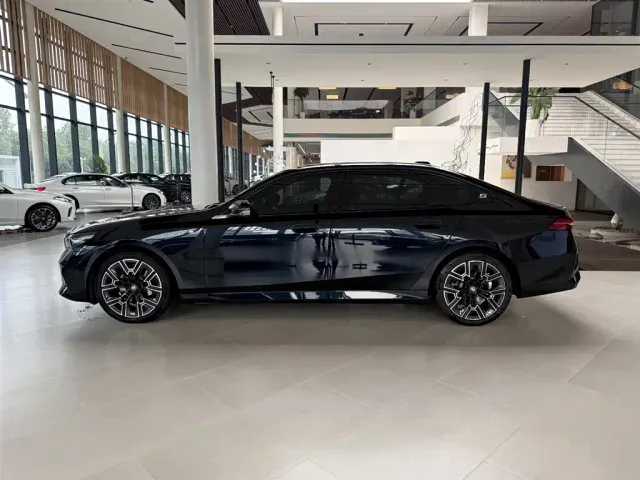BMW 5 Series — Фото автомобиля 12