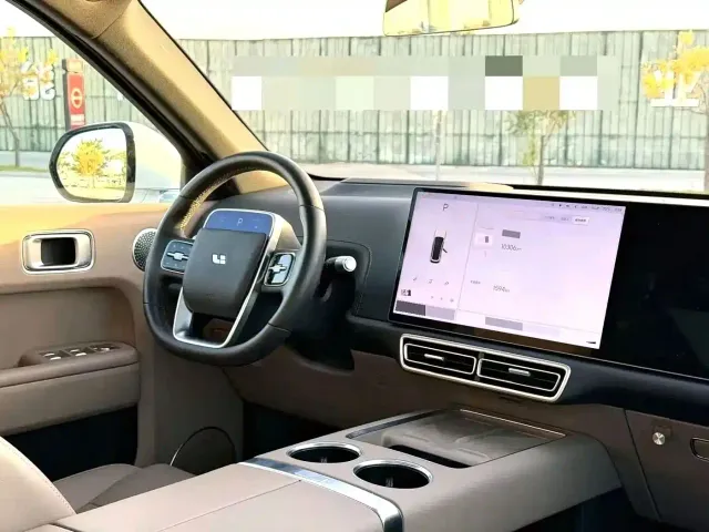 Li Auto L8 — Фото автомобиля 3