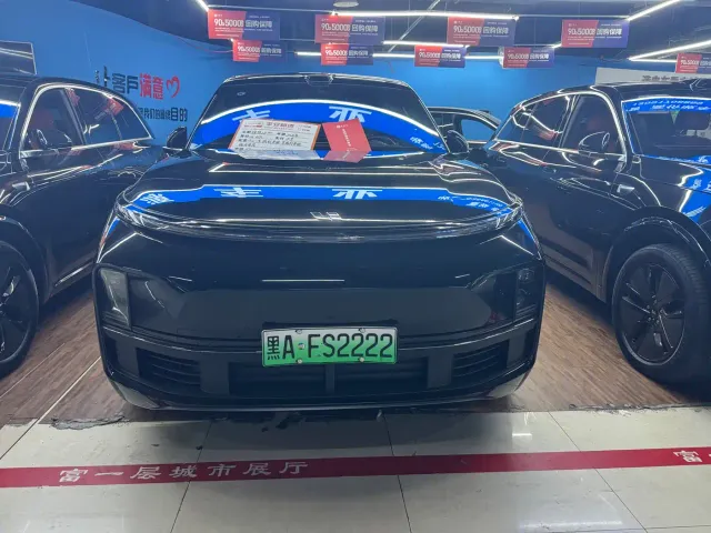 Li Auto L8 — Фото автомобиля 2