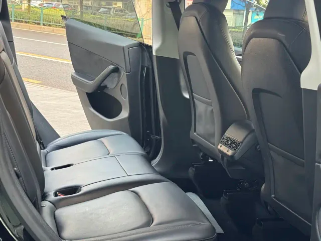 Tesla Model Y — Фото автомобиля 16