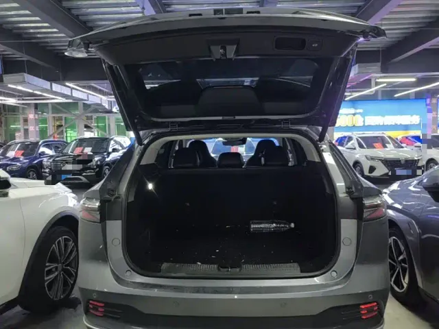 Roewe RX5 — Фото автомобиля 18