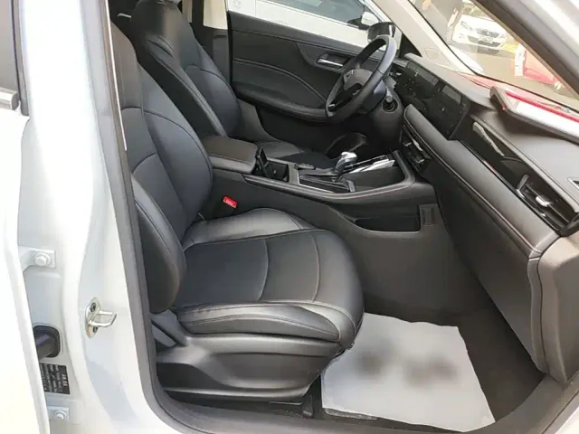 Roewe i5 — Фото автомобиля 24