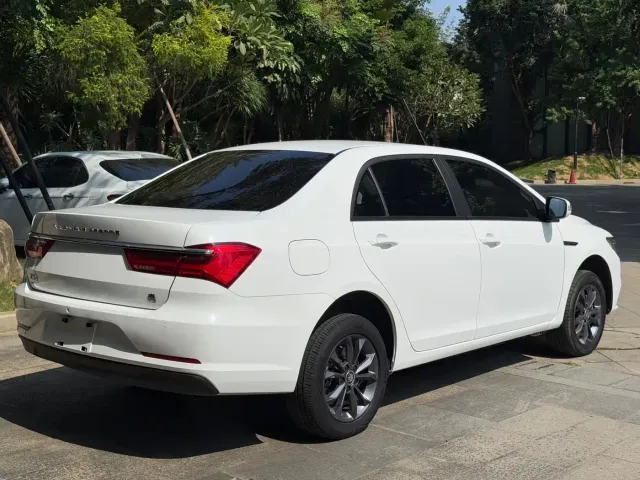 BYD Qin — Фото автомобиля 7
