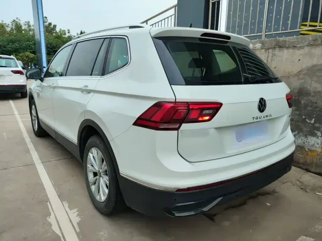 Volkswagen Tiguan L — Фото автомобиля 4