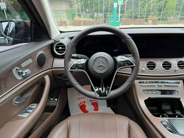 Mercedes-Benz E-Class — Фото автомобиля 12