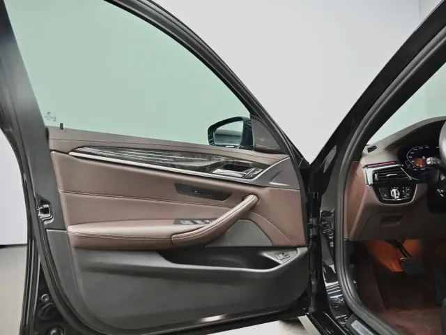 BMW BMW 5 Series 2022 525Li M Sport Package — Фото автомобиля 19