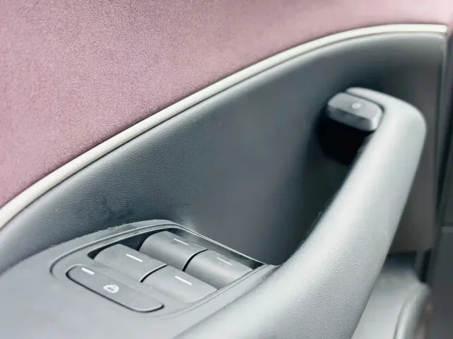 Xiaomi SU7 — Фото автомобиля 13