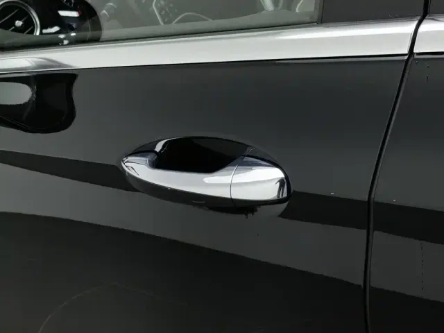 Mercedes-Benz E-Class — Фото автомобиля 18