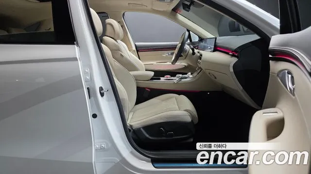 Genesis GV70 — Фото автомобиля 16