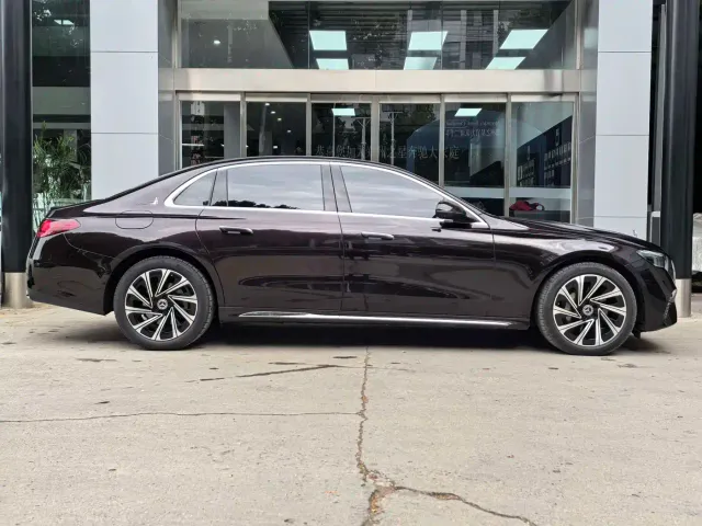 Mercedes-Benz E-Class — Фото автомобиля 4