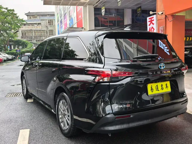 Toyota Sienna — Фото автомобиля 8