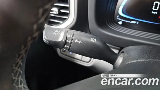 Hyundai Venue — Фото автомобиля 29