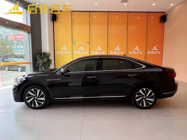 Volkswagen Passat — Фото автомобиля 3
