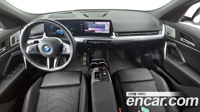 BMW iX2 — Фото автомобиля 7