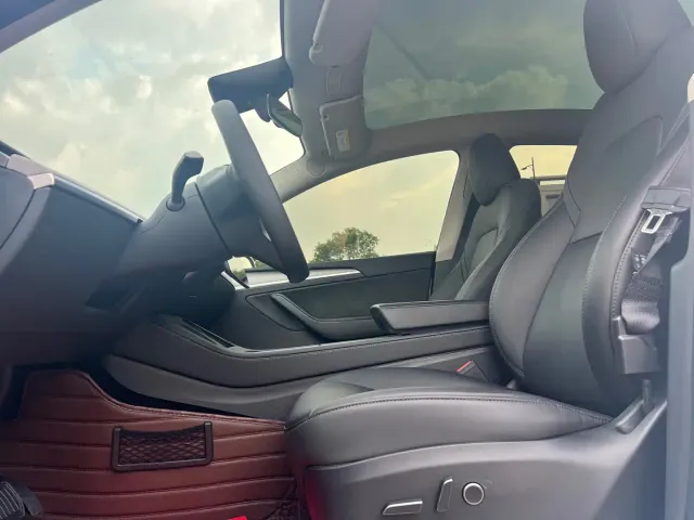 Tesla Model Y — Фото автомобиля 5