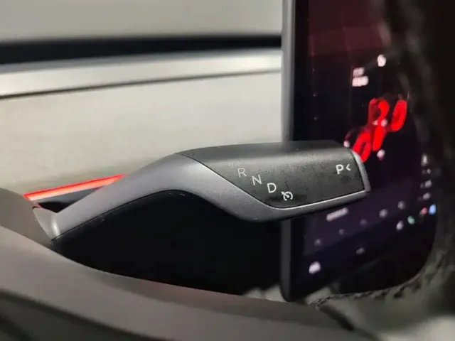 Tesla Model Y — Фото автомобиля 13