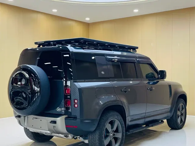 Land Rover Defender — Фото автомобиля 9