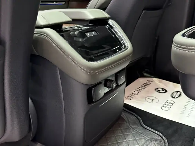 Lincoln Navigator — Фото автомобиля 16