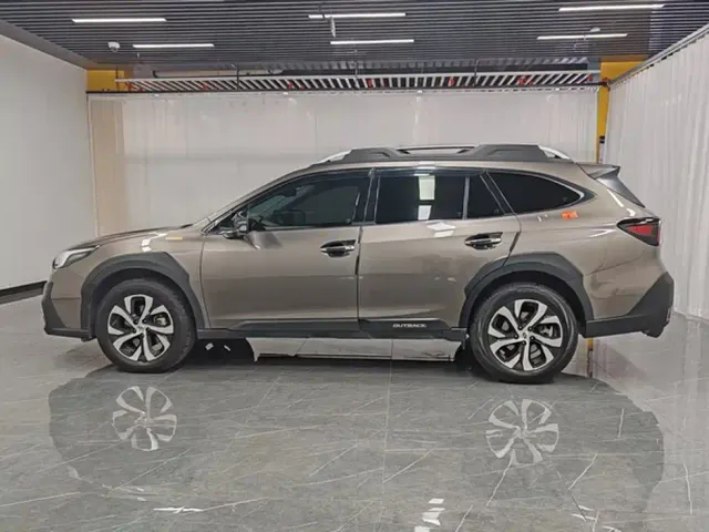 Subaru Outback — Фото автомобиля 3