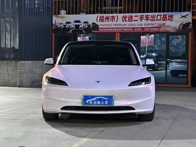 Tesla Model 3 — Фото автомобиля 2
