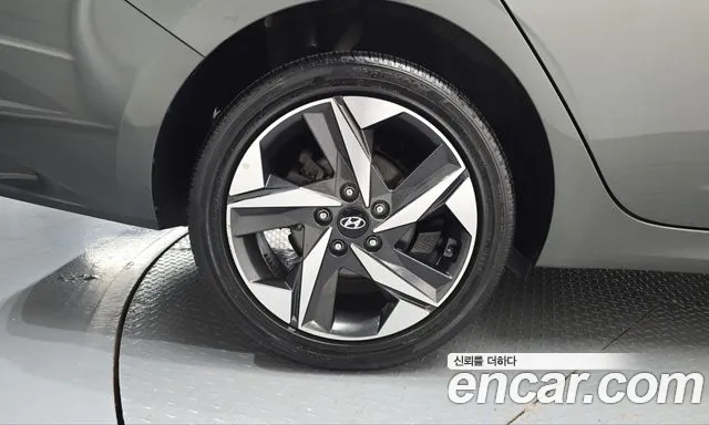 Hyundai Avante CN7 — Фото автомобиля 5