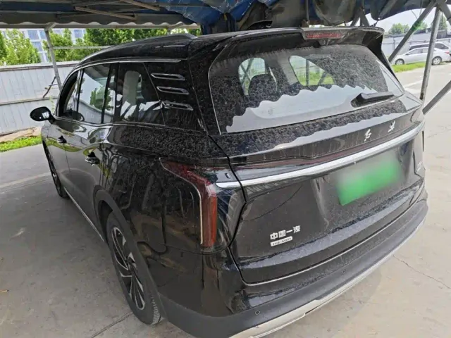Hongqi HS7 PHEV — Фото автомобиля 4