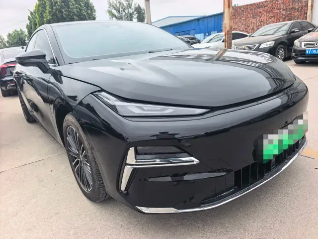 Geely Galaxy Xingyao 8 — Фото автомобиля 3