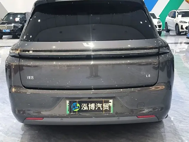 Li Auto L8 — Фото автомобиля 11